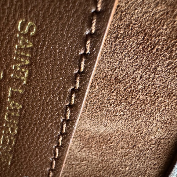 SAINT LAURENT
Smooth Calfskin Le 5 A 7 Vertical
Hobo 
crossbody Tan / Gold - Picture 10 of 16